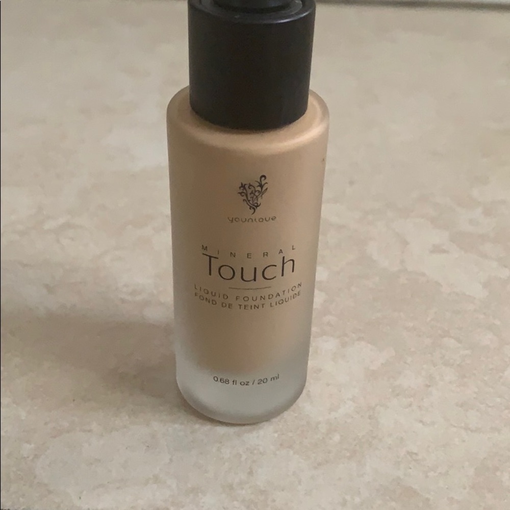 Younique mineral touch liquid foundation